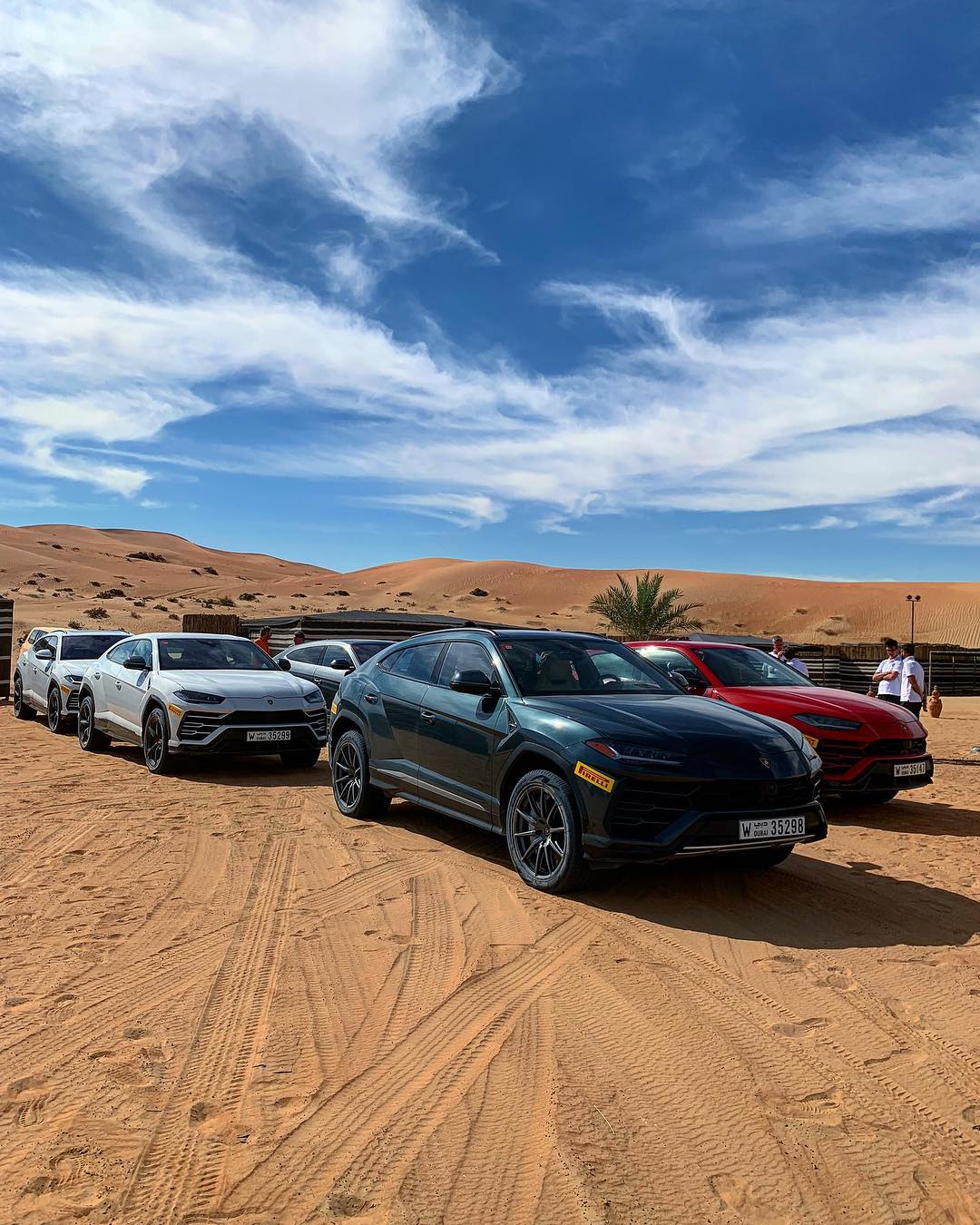 Những chiếc siêu xe Lamborghini Urus đủ màu sắc tham gia chương trình trải nghiệm Lamborghini Esperienza Những chiếc siêu xe Lamborghini Urus đủ màu sắc tham gia chương trình trải nghiệm Lamborghini Esperienza