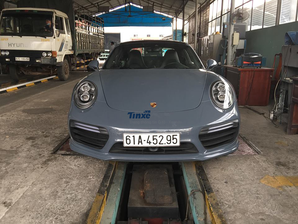 Porsche 911 Turbo S lúc còn mang biển Bình Dương