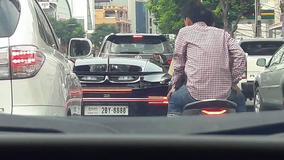 Siêu phẩm Bugatti Chiron tại Campuchia mang siêu biển tứ quý 8 khiến không ít nhà giàu Việt lác mắt