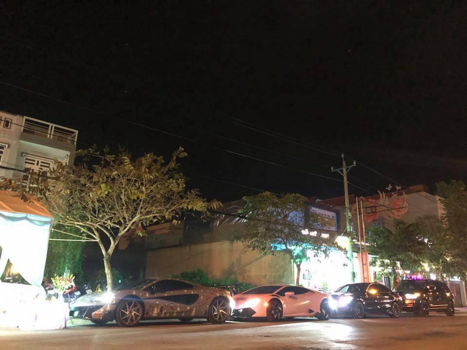 4 chiếc xe khủng của người yêu xe tại Bạc Liêu