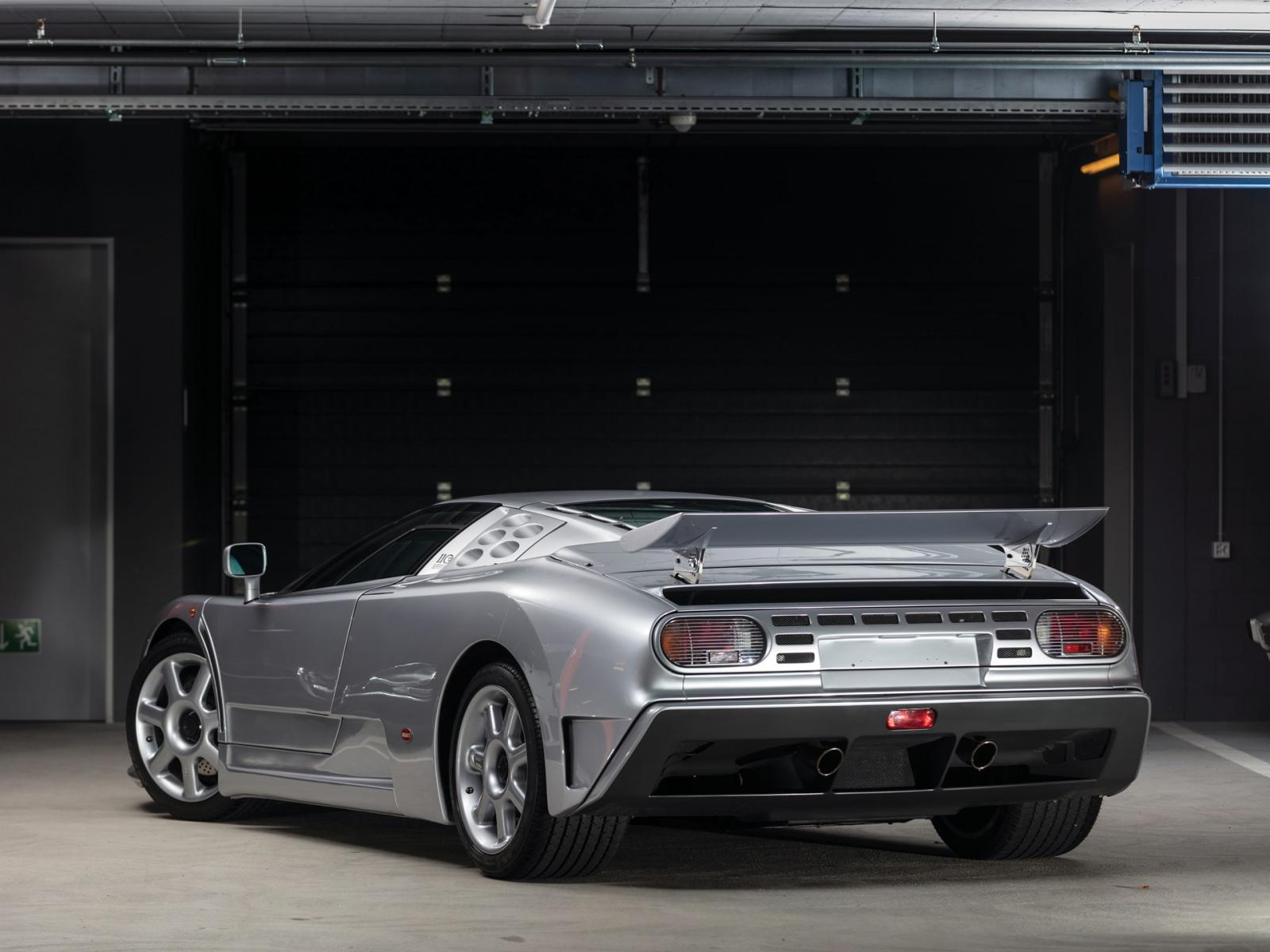 Chiếc chuẩn bị đem đi đấu giá chỉ mới lăn bánh 917 km dù đã được sản xuất cách đây 24 năm Chiếc chuẩn bị đem đi đấu giá chỉ mới lăn bánh 917 km dù đã được sản xuất cách đây 24 năm