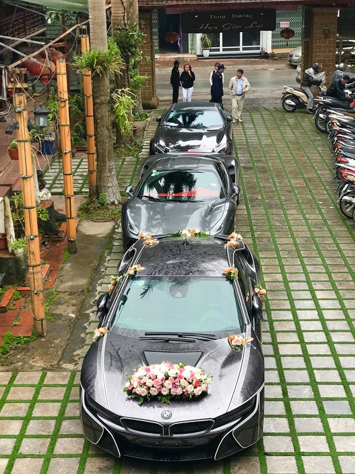 Rước dâu bằng siêu xe tại Hà Nội