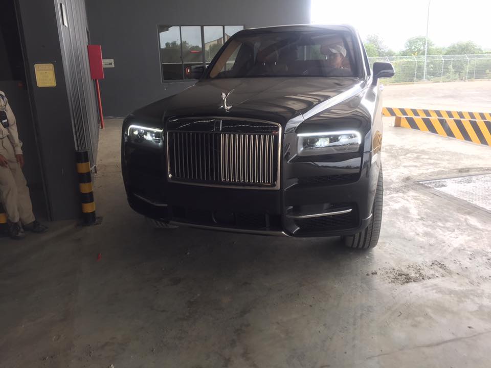 Đây là chiếc Rolls-Royce Cullinan thứ 2 tại Campuchia