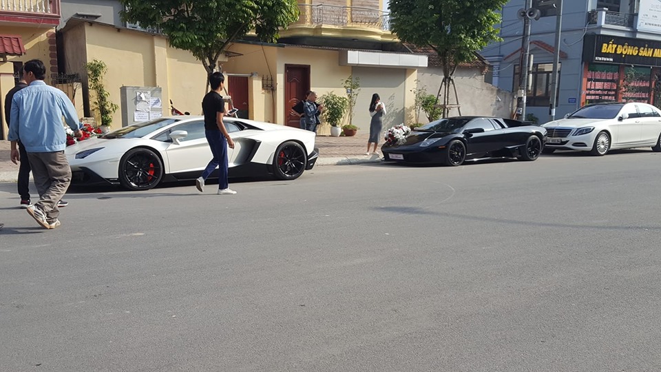 Cặp đôi siêu xe Lamborghini góp mặt trong đoàn xe đưa dâu