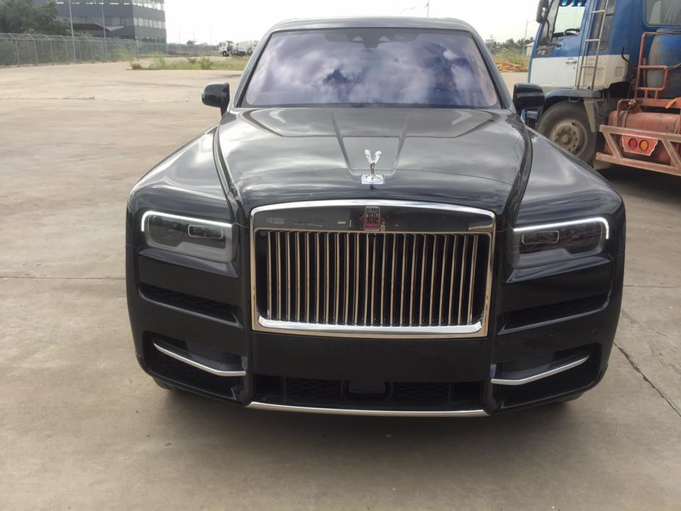 Rolls-Royce Cullinan tiếp tục hạ cánh Campuchia khiến giới nhà giàu Việt lại phát hờn
