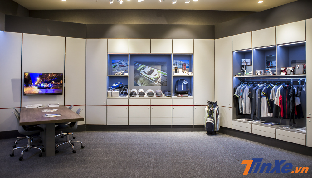 Porsche Drivers Selection là những bộ phụ kiện dành riêng cho các chủ nhân của những chiếc Porsche và tất nhiên, hiếm ai có thể từ chối được sự hấp dẫn của khu vực này. Porsche Drivers Selection là những bộ phụ kiện dành riêng cho các chủ nhân của những chiếc Porsche và tất nhiên, hiếm ai có thể từ chối được sự hấp dẫn của khu vực này.