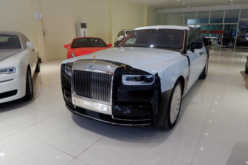 Công ty nhập khẩu tư nhân này còn có đến 6 chiếc Rolls-Royce khác cũng như chiếc Rolls-Royce Cullinan mới cập bến Công ty nhập khẩu tư nhân này còn có đến 6 chiếc Rolls-Royce khác cũng như chiếc Rolls-Royce Cullinan mới cập bến
