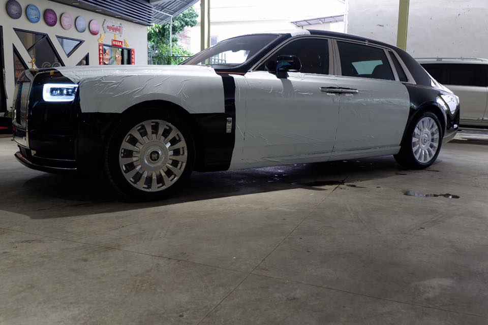 Rolls-Royce Phantom thế hệ thứ 8 sử dụng khối động cơ V12, tăng áp kép, dung tích 6,75 lít Rolls-Royce Phantom thế hệ thứ 8 sử dụng khối động cơ V12, tăng áp kép, dung tích 6,75 lít