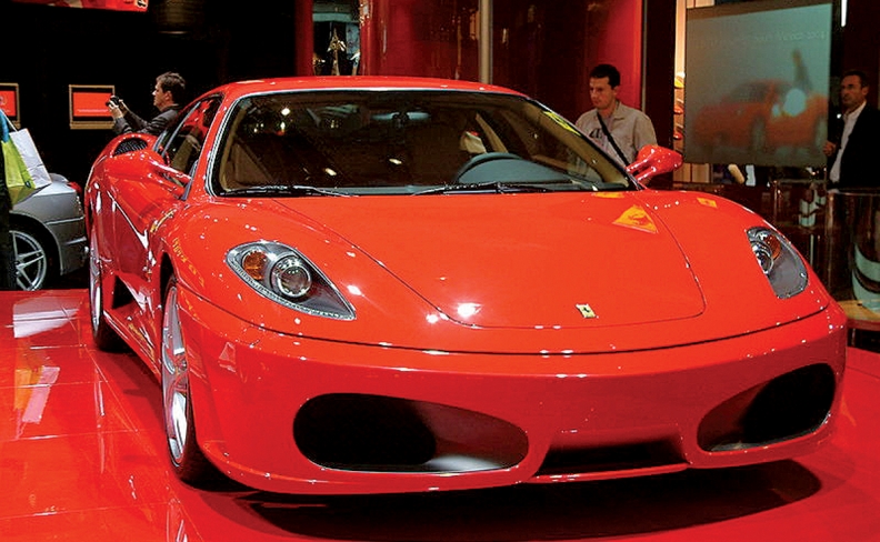 Siêu xe Ferrari F430 mà anh Adeli mua ở đại lý Mercedes-Benz đã nhanh chóng bị hỏng Siêu xe Ferrari F430 mà anh Adeli mua ở đại lý Mercedes-Benz đã nhanh chóng bị hỏng