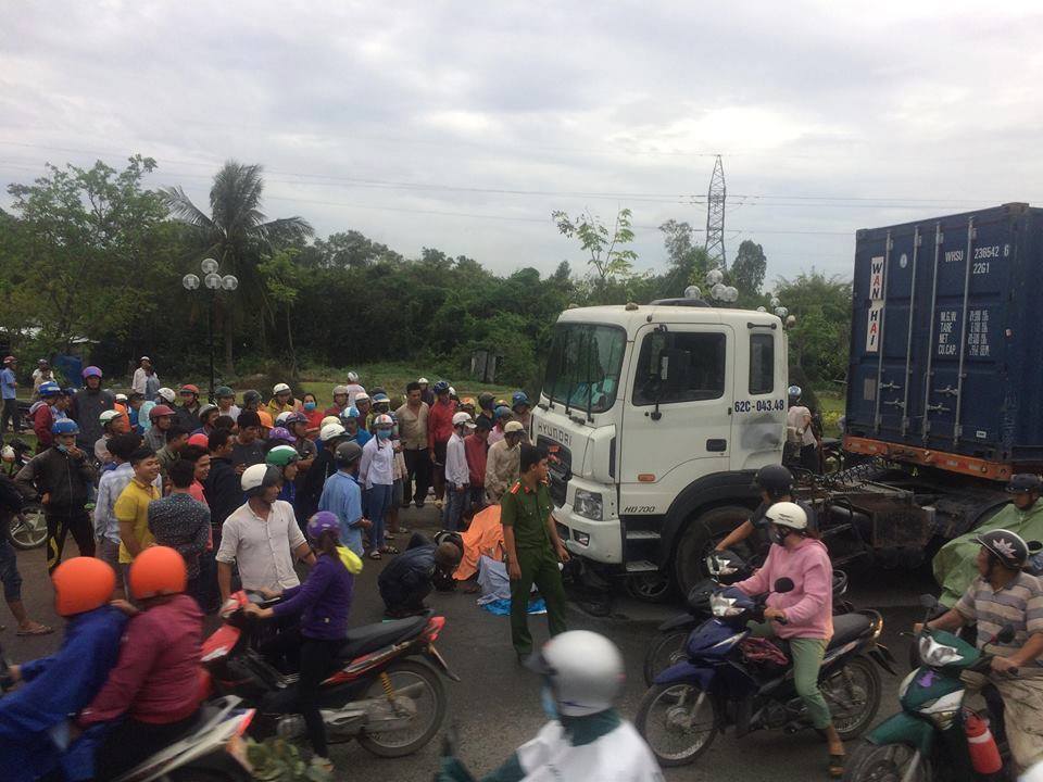 Lực lượng chức năng có mặt tại hiện trường vụ tai nạn