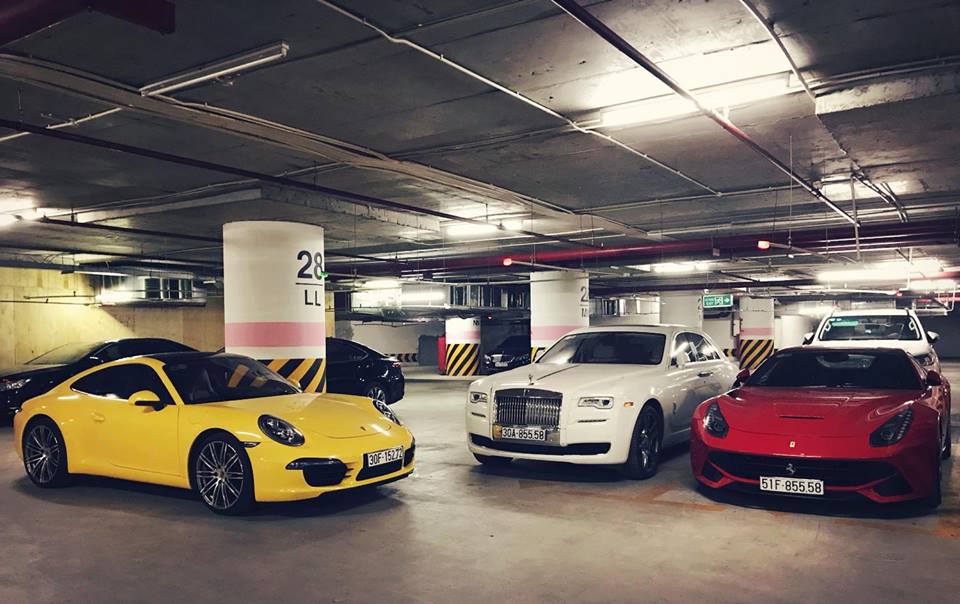 Siêu xe Ferrari F12 Berlinetta này có dãy 5 số y hệt với chiếc xe siêu sang Rolls-Royce Ghost mang đầu số Hà Nội