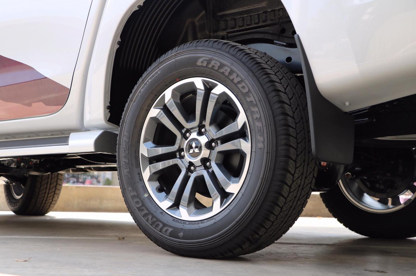 Thiết kế la-zăng 18 inch mới