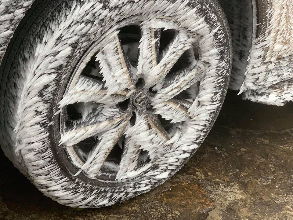 Bánh xe cũng gặp tình trạng tương tự