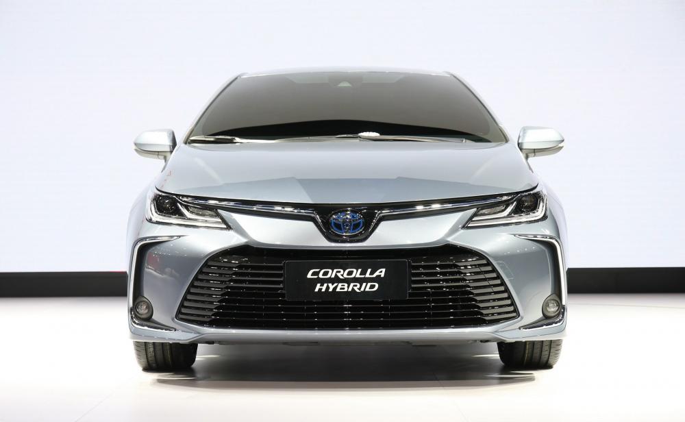 Cận cảnh thiết kế đầu xe của Toyota Corolla Altis 2019
