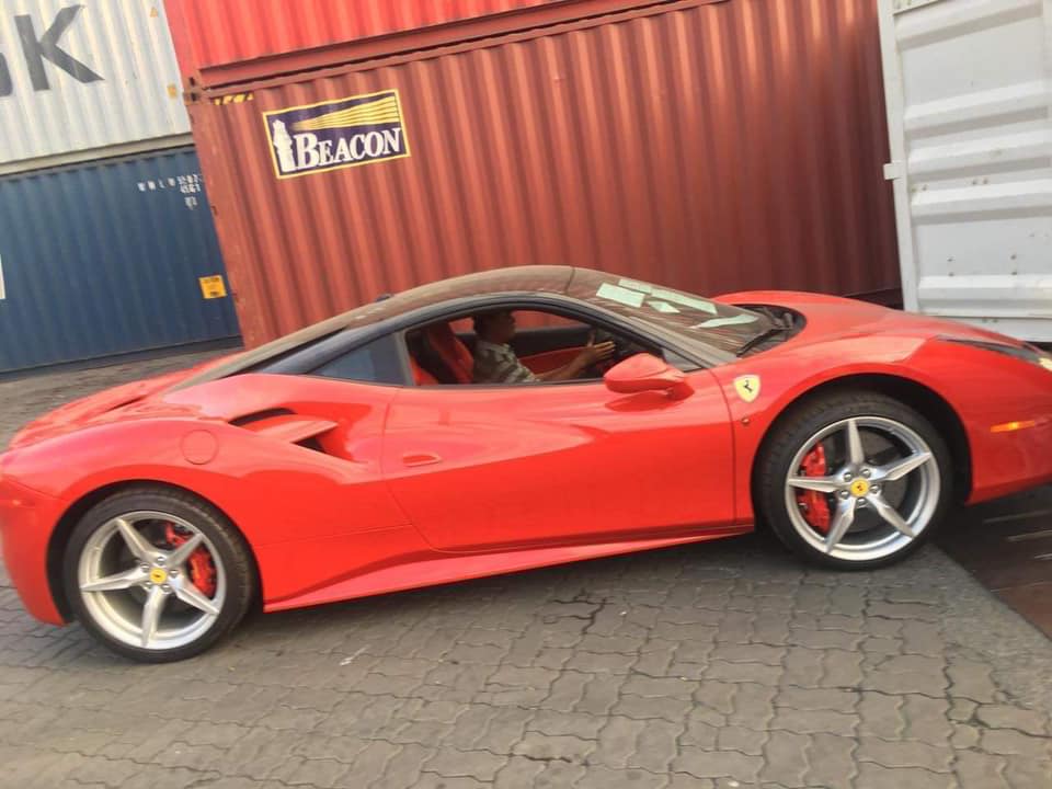 Đây là chiếc siêu xe đầu tiên mở công trong năm 2019 này Đây là chiếc siêu xe đầu tiên mở công trong năm 2019 này