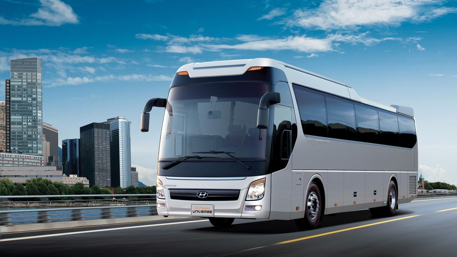 Huyndai Universe mới