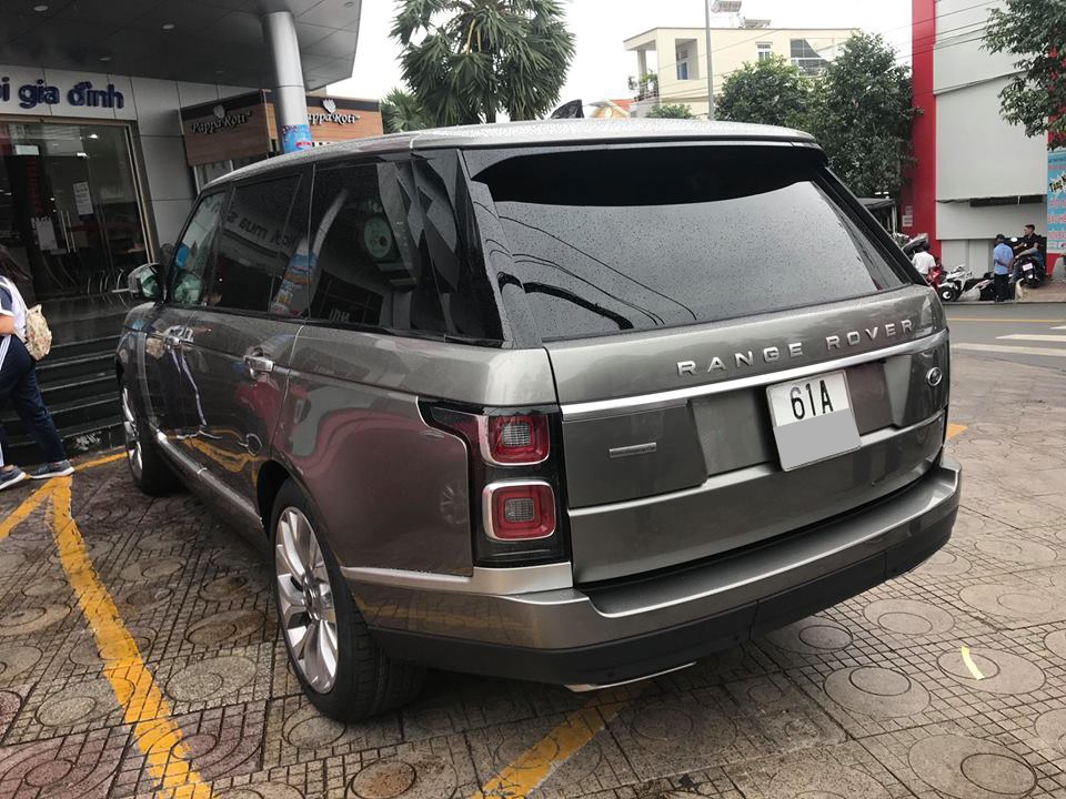 Cản va sau và đèn hậu cũng được thiết kế lại