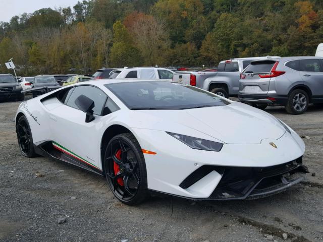 Chiếc siêu xe Lamborghini Huracan Performante sơn màu trắng Bianco Isis này đang được rao bán lại với giá dưới 100.000 đô la