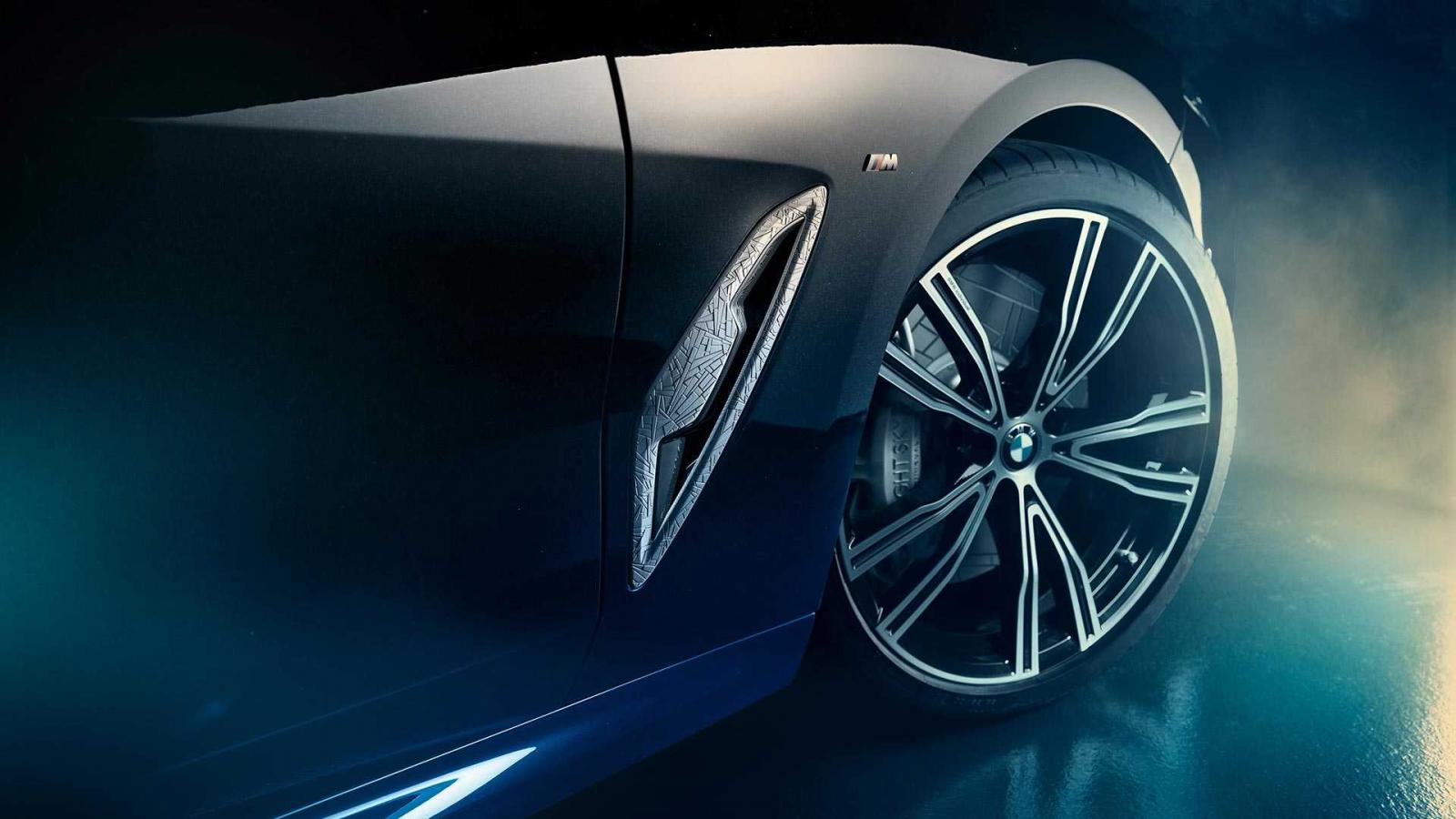 Khe gió bên sườn của BMW M850i Night Sky