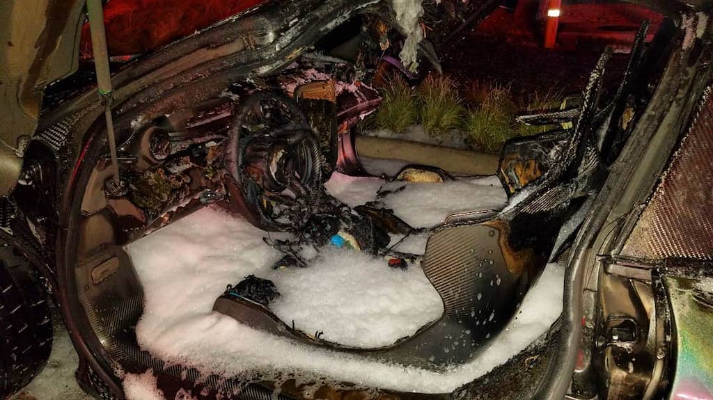 Nội thất của chiếc siêu xe McLaren Senna bị thiêu rụi trong vụ cháy Nội thất của chiếc siêu xe McLaren Senna bị thiêu rụi trong vụ cháy