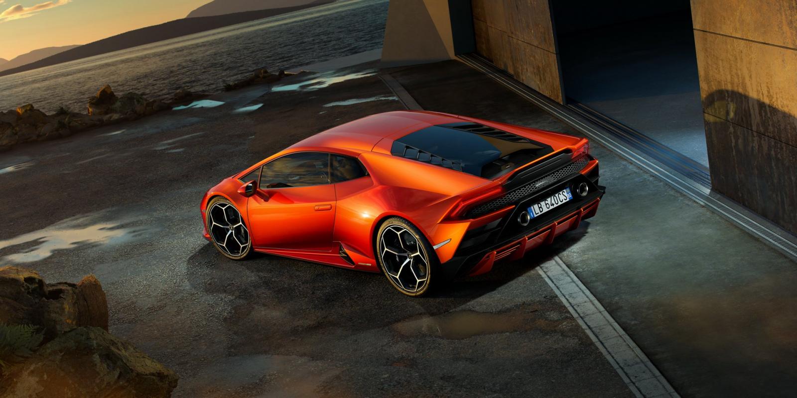 Lamborghini Huracan EVO 2020 được trang bị động cơ mạnh hơn phiên bản cũ