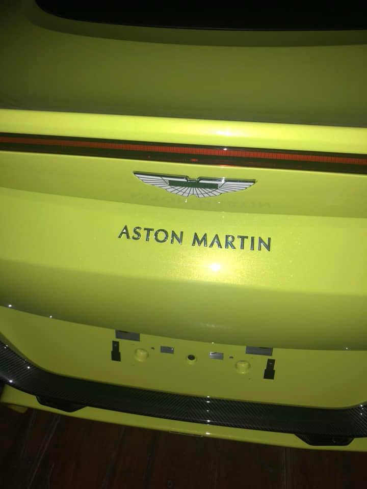 Aston Martin V8 Vantage 2018 đầu tiên về Việt Nam của doanh nhân quận 12 có màu sơn Lime Essence