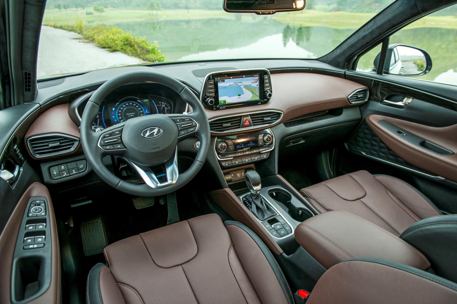 Nội thất trên Santa Fe 2019 bản Premium tràn ngập các trang bị mà người dùng Việt mong đợi Nội thất trên Santa Fe 2019 bản Premium tràn ngập các trang bị mà người dùng Việt mong đợi