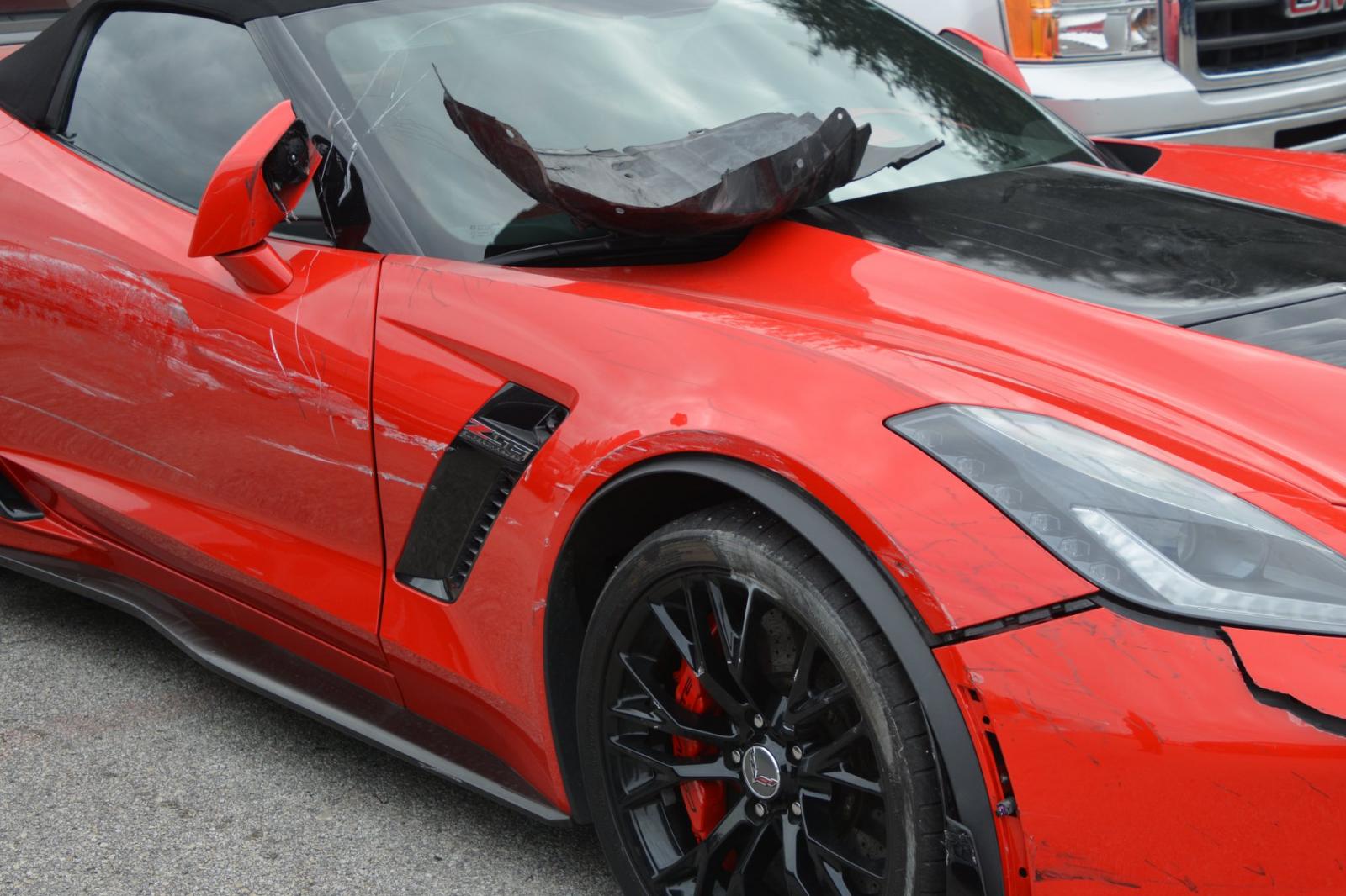 Chiếc Chevrolet Corvette Z06 bị hỏng đáng kể