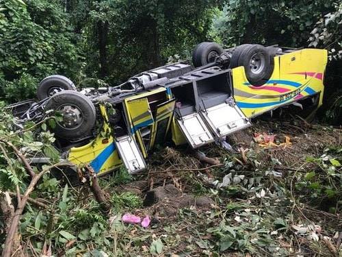 Chiếc xe khách rơi xuống vực khu vực đèo Hải Vân chở theo 22 hành khách, trong đó có 21 sinh viên