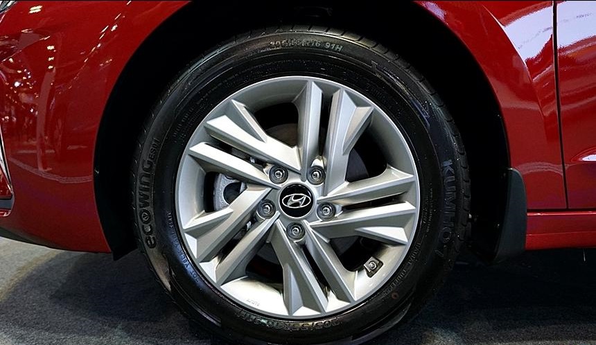 Cận cảnh bộ vành hợp kim của Hyundai Elantra 2019