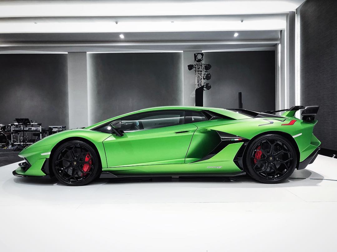 Siêu phẩm hàng hiếm Lamborghini Aventador SVJ ra mắt thị trường Thái Lan sơn bộ áo xanh mờ Matte Green