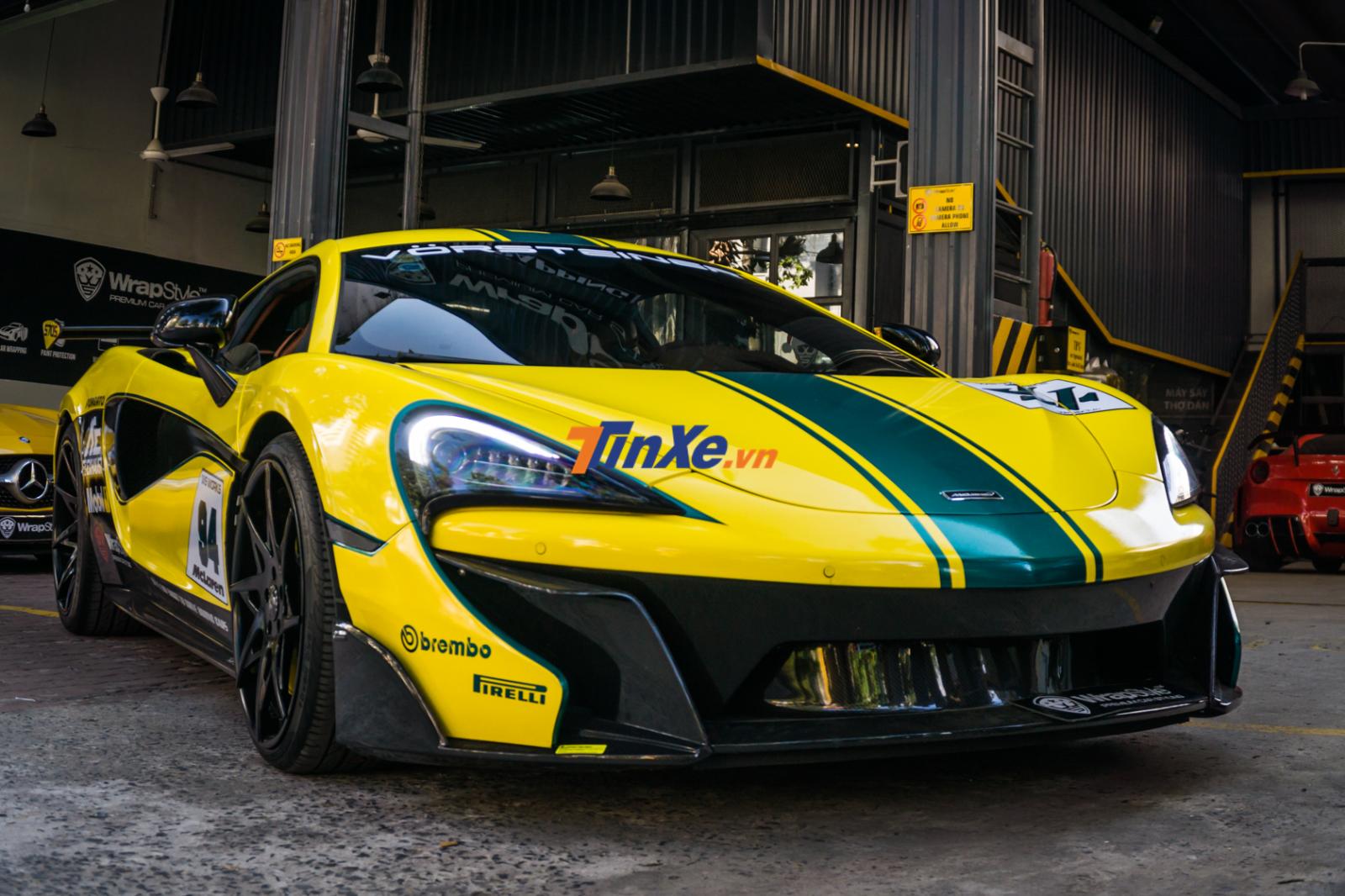 Bộ áo chiếc siêu xe McLaren 570S mới được chuyển sang màu vàng