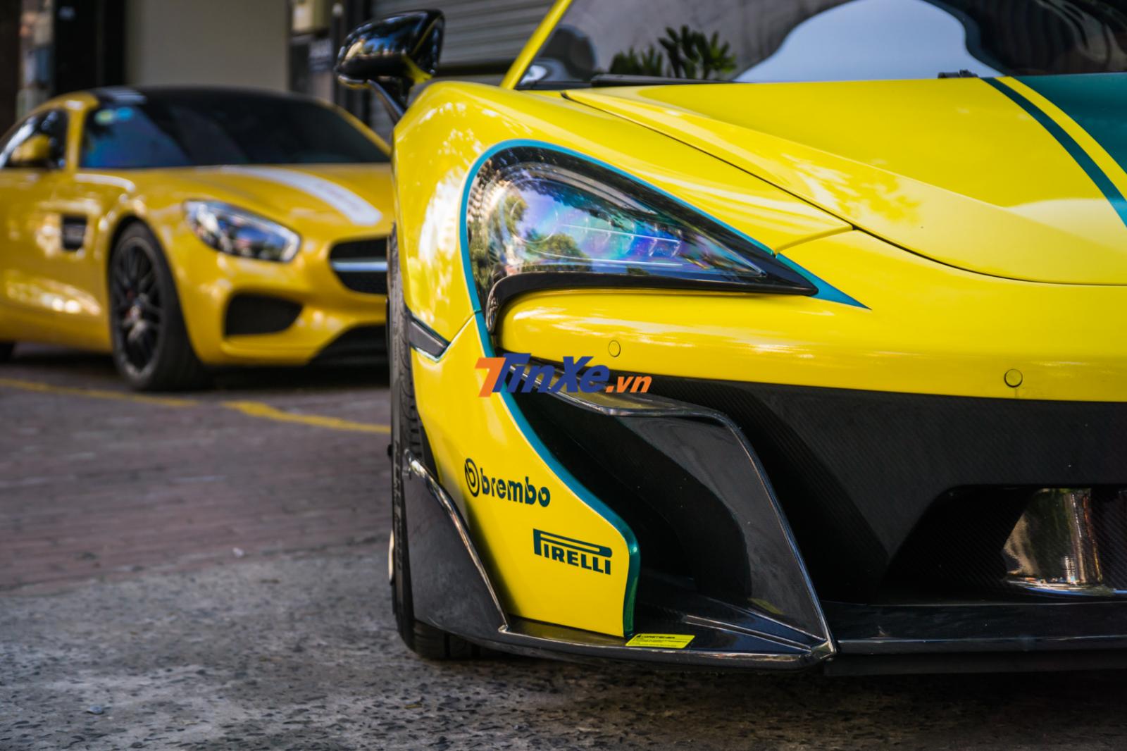 Ngoại hình của xe đã được lột xác bằng bộ body kit cực kỳ hầm hố mang mã 570-VX của hãng Vorsteiner