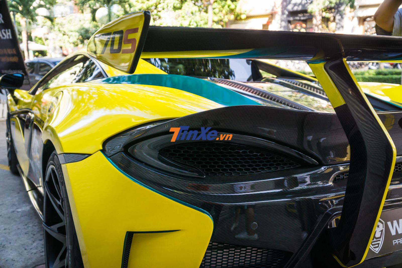 Gói độ này chủ yếu bằng sợi carbon tạo vẻ hầm hố cho ngoại hình của siêu xe McLaren 570S