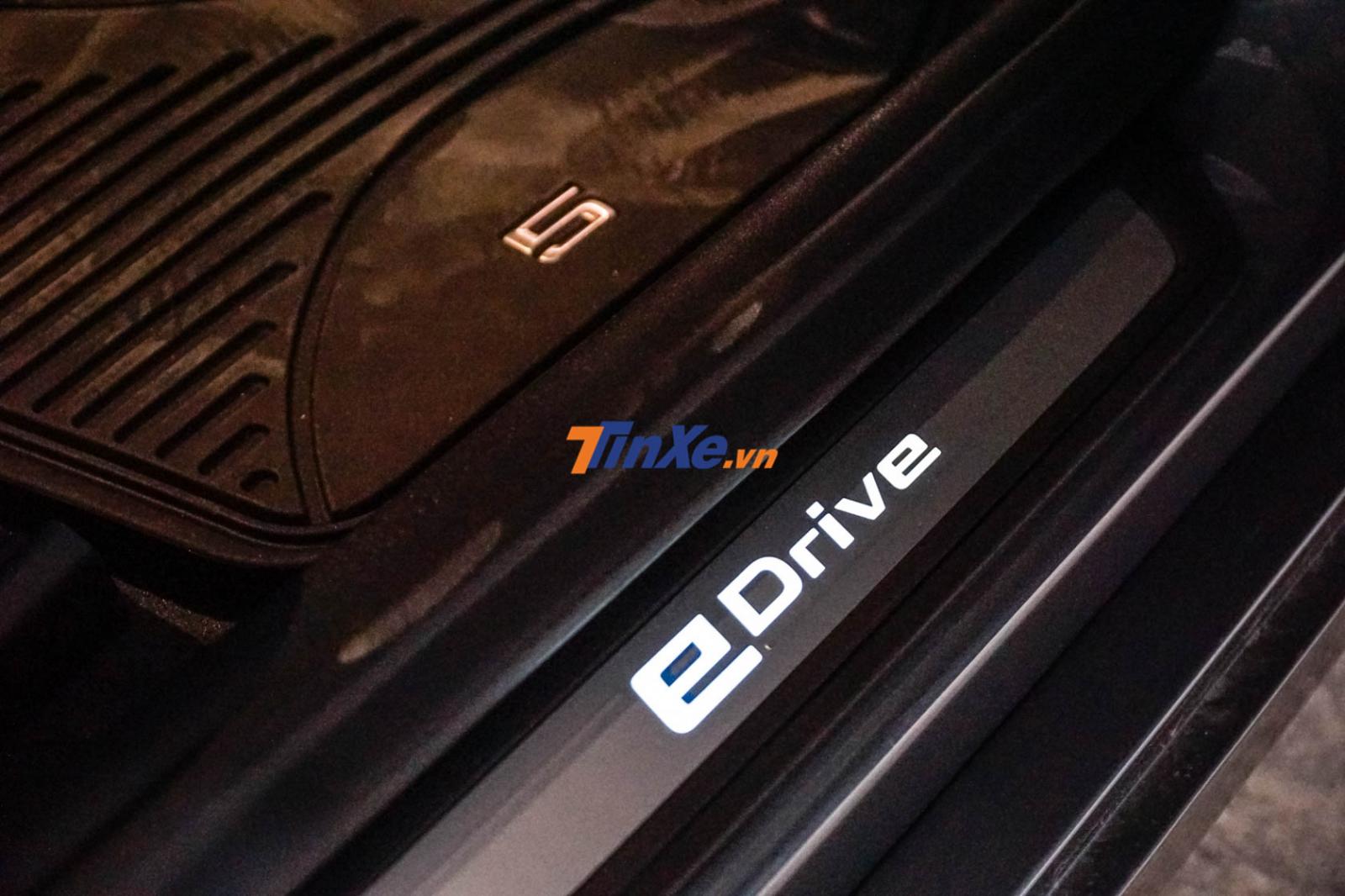 Núm eDrive trên BMW 530e 2019 mang đến ba chế độ để quản lý pin bao gồm Auto eDrive, Battery Control và cuối cùng là Max eDrive Núm eDrive trên BMW 530e 2019 mang đến ba chế độ để quản lý pin bao gồm Auto eDrive, Battery Control và cuối cùng là Max eDrive