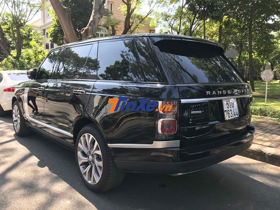 Range Rover Autobiography LWB đời 2018 có giá bán chính hãng 10,009 tỷ đồng