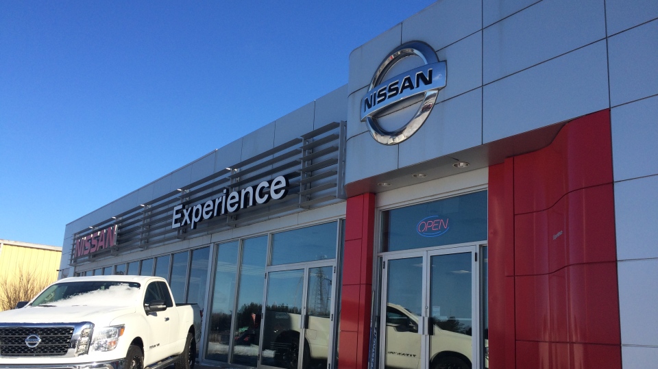 Xe của đại lý Experience Nissan bất ngờ bị phá hoại hàng loạt Xe của đại lý Experience Nissan bất ngờ bị phá hoại hàng loạt