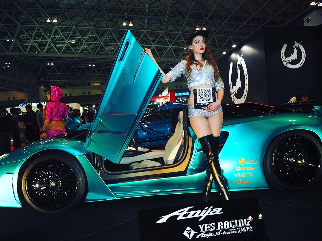 Chiếc Lamborghini Aventador Roadster độ được trang bị bộ vành đồ sộ