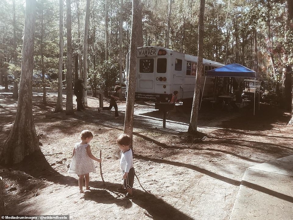 Những đứa trẻ nhà Lawson sẽ học được những bài học về cuộc sống ngay trên hành trình của gia đình.