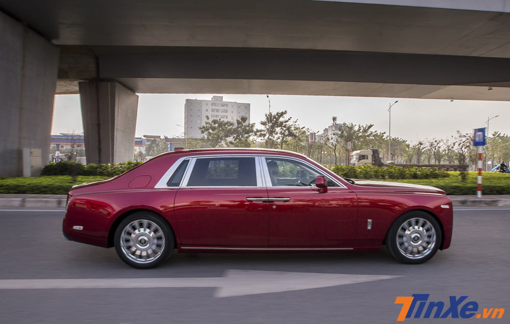 Rolls-Royce Phantom thế hệ VIII sở hữu động cơ mạnh mẽ hơn. Rolls-Royce Phantom thế hệ VIII sở hữu động cơ mạnh mẽ hơn.