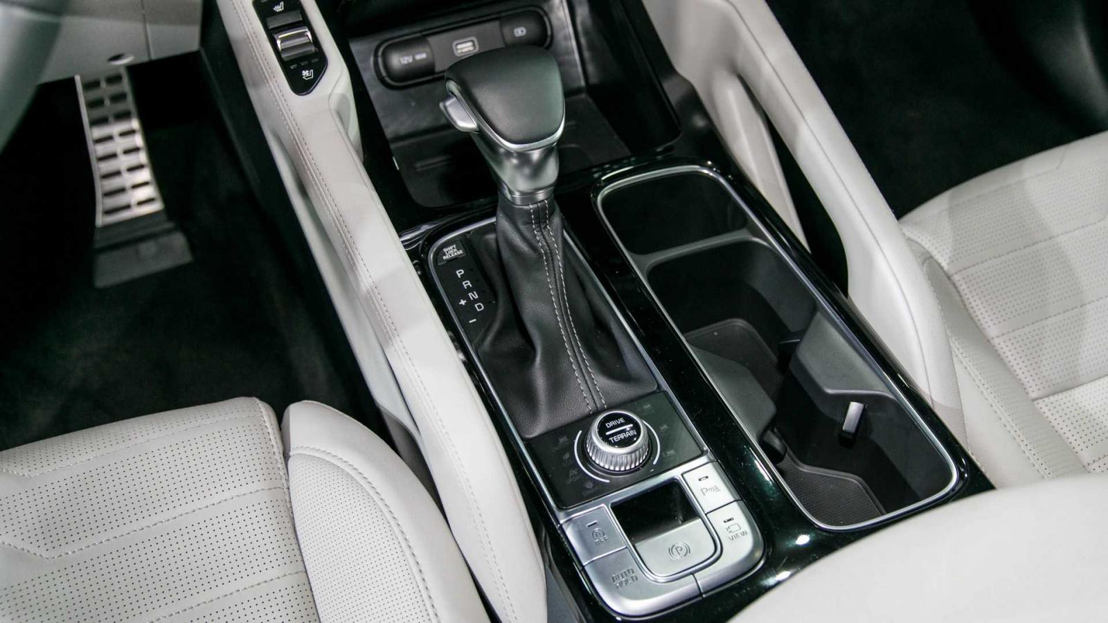 Động cơ của Kia Telluride 2020 kết hợp với hộp số tự động 8 cấp