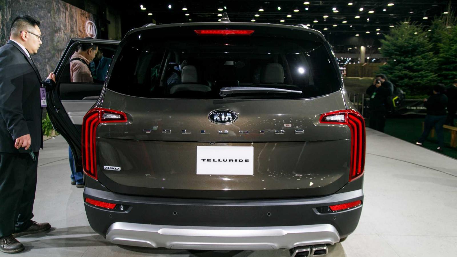 Kia Telluride 2020 nhìn từ phía sau