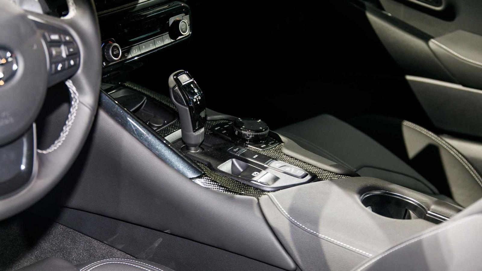 Cần số giống xe BMW của Toyota GR Supra 2020