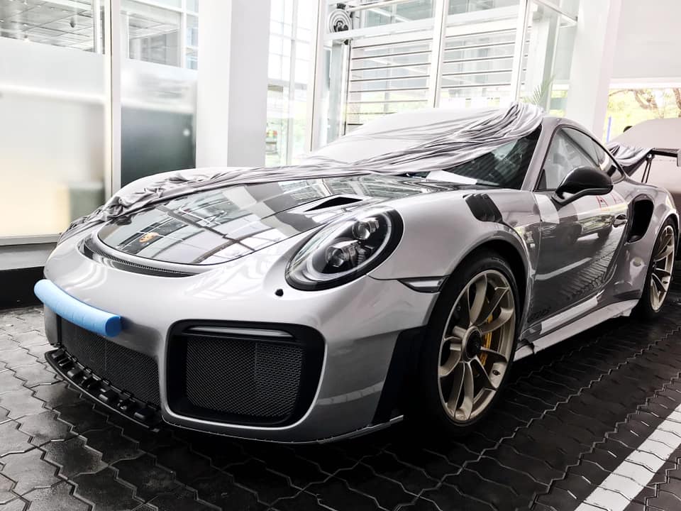 Còn đây là chiếc siêu xe Porsche 911 GT2 RS 2018 của ông Đặng Lê Nguyên Vũ Còn đây là chiếc siêu xe Porsche 911 GT2 RS 2018 của ông Đặng Lê Nguyên Vũ