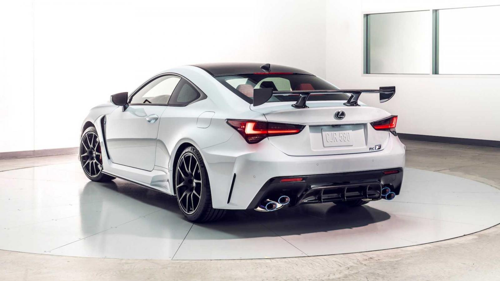 Phía sau của Lexus RC F Track Edition 2020