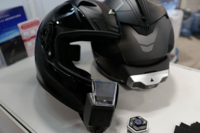 Bộ sản phẩm sẽ được trang bị cả HUD (thiết bị hiển thị trên mặt kính) Bộ sản phẩm sẽ được trang bị cả HUD (thiết bị hiển thị trên mặt kính)