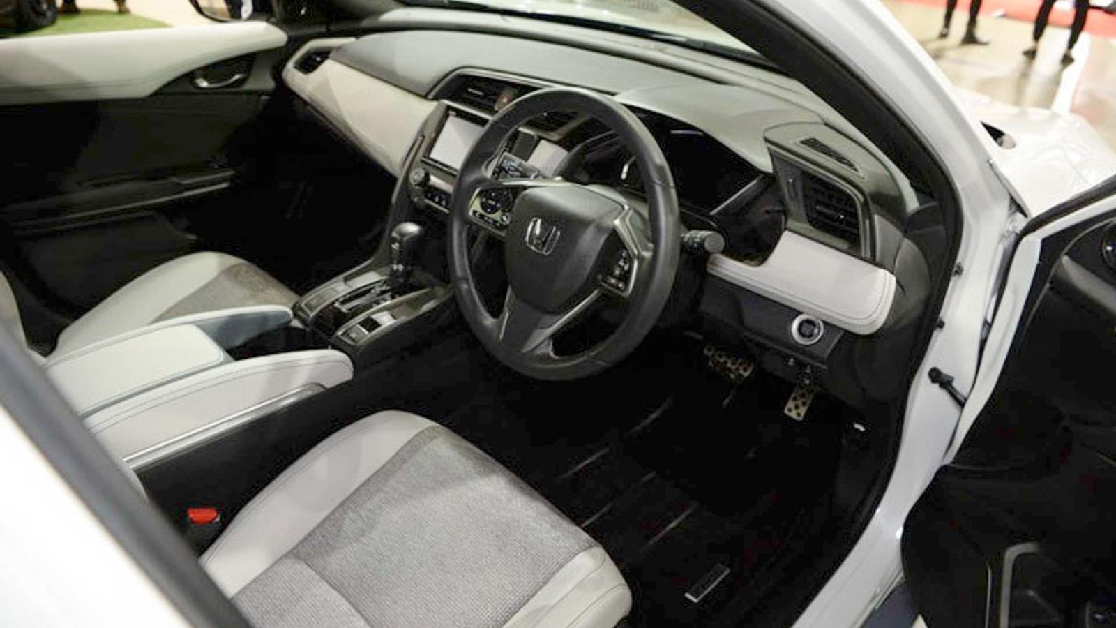 Nội thất bên trong Honda Civic Versatilist