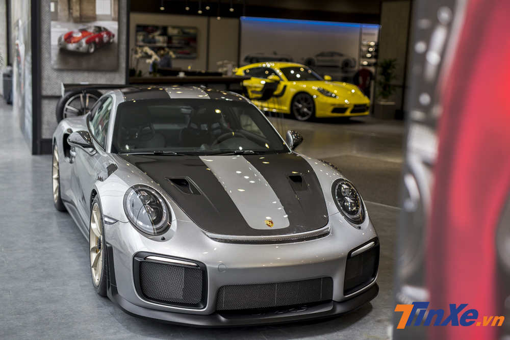 Porsche 911 GT2 RS phiên bản giảm cân Weissach RS. Porsche 911 GT2 RS phiên bản giảm cân Weissach RS.