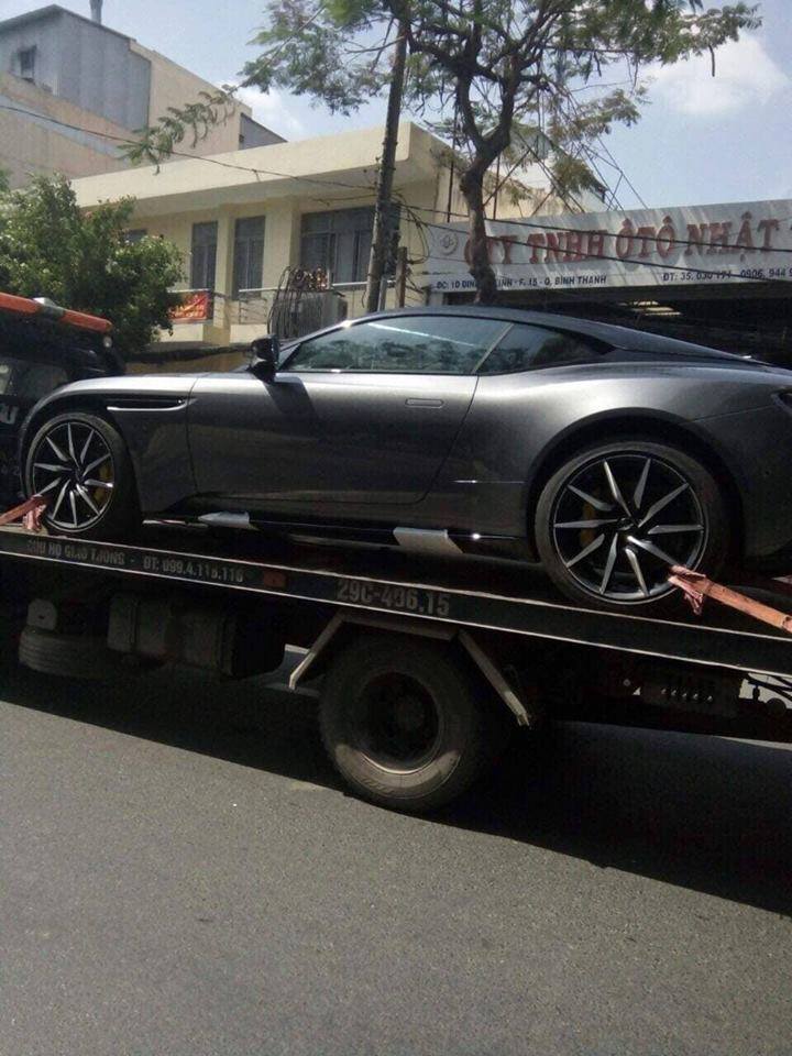 Siêu xe Aston Martin DB11 mới được vận chuyển vào Nam là 1 trong 2 chiếc siêu xe Aston Martin được nhập khẩu chính hãng về Việt Nam Siêu xe Aston Martin DB11 mới được vận chuyển vào Nam là 1 trong 2 chiếc siêu xe Aston Martin được nhập khẩu chính hãng về Việt Nam