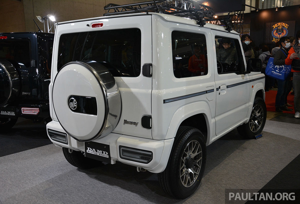 Chiếc Suzuki Jimny 2019 độ với ống xả bên sườn